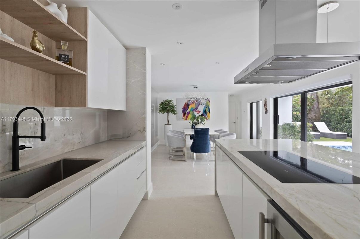 Dining room, Interior, Kitchen, Recessed Lighting