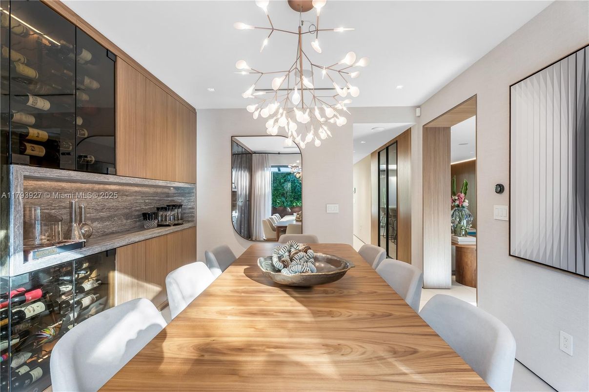 Dining room, Interior, Pendant Lights, Recessed Lighting