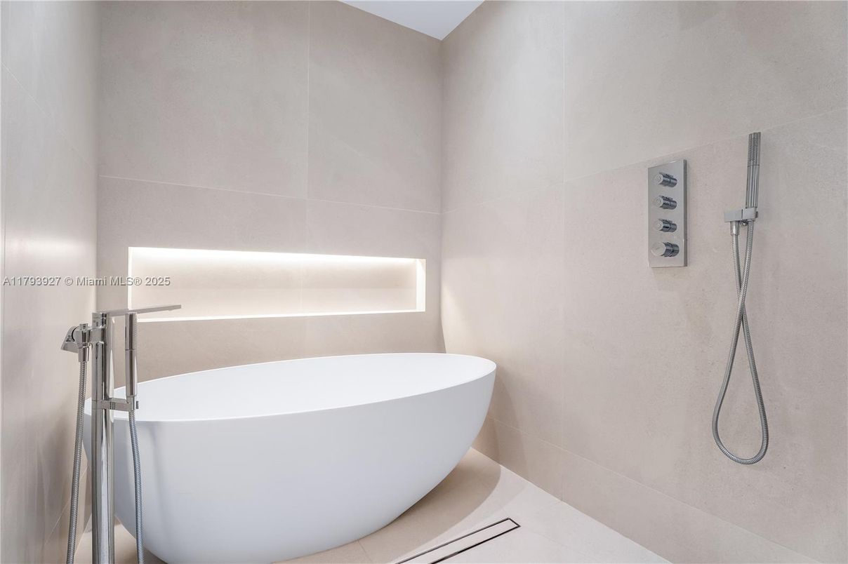 Bathroom, Free Standing Baths, Interior