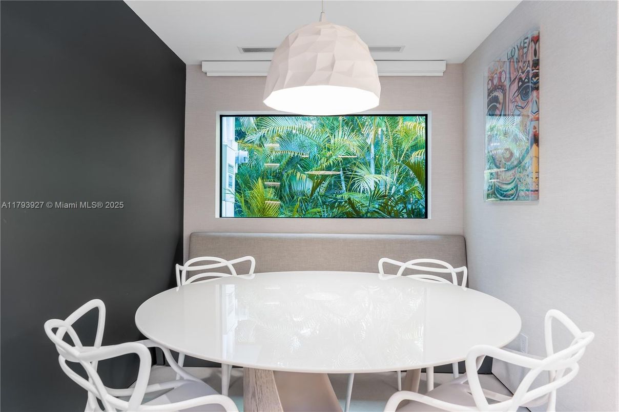Dining room, Interior