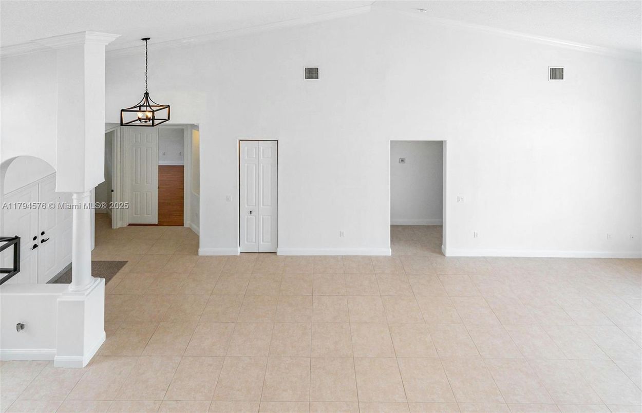 Empty room, Interior, Pendant Lights