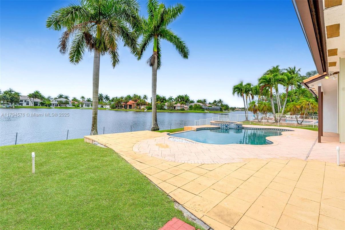 Exterior, Pool, Water
