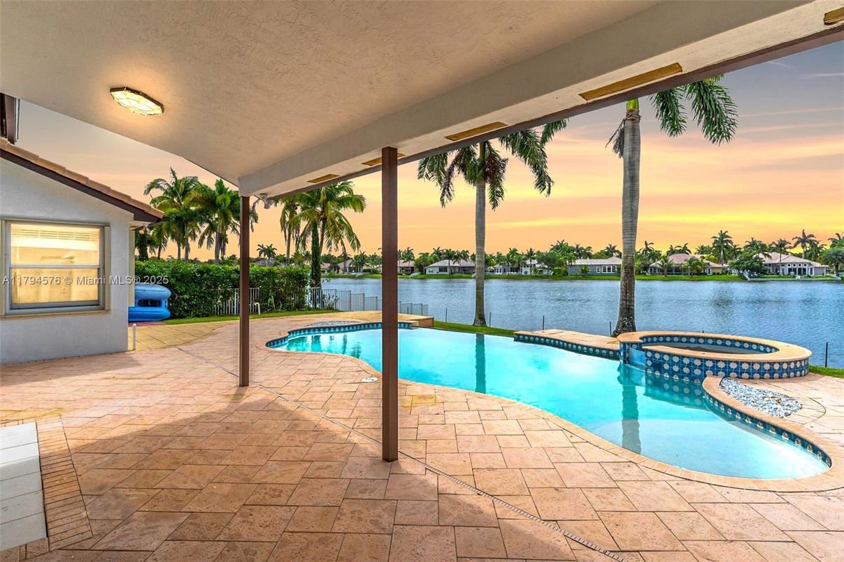 Exterior, Pool, Water
