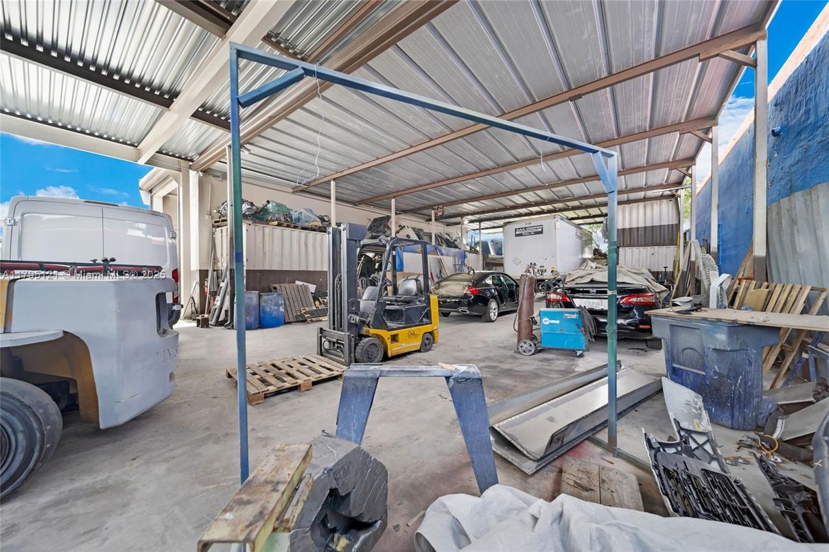 Garage, Interior