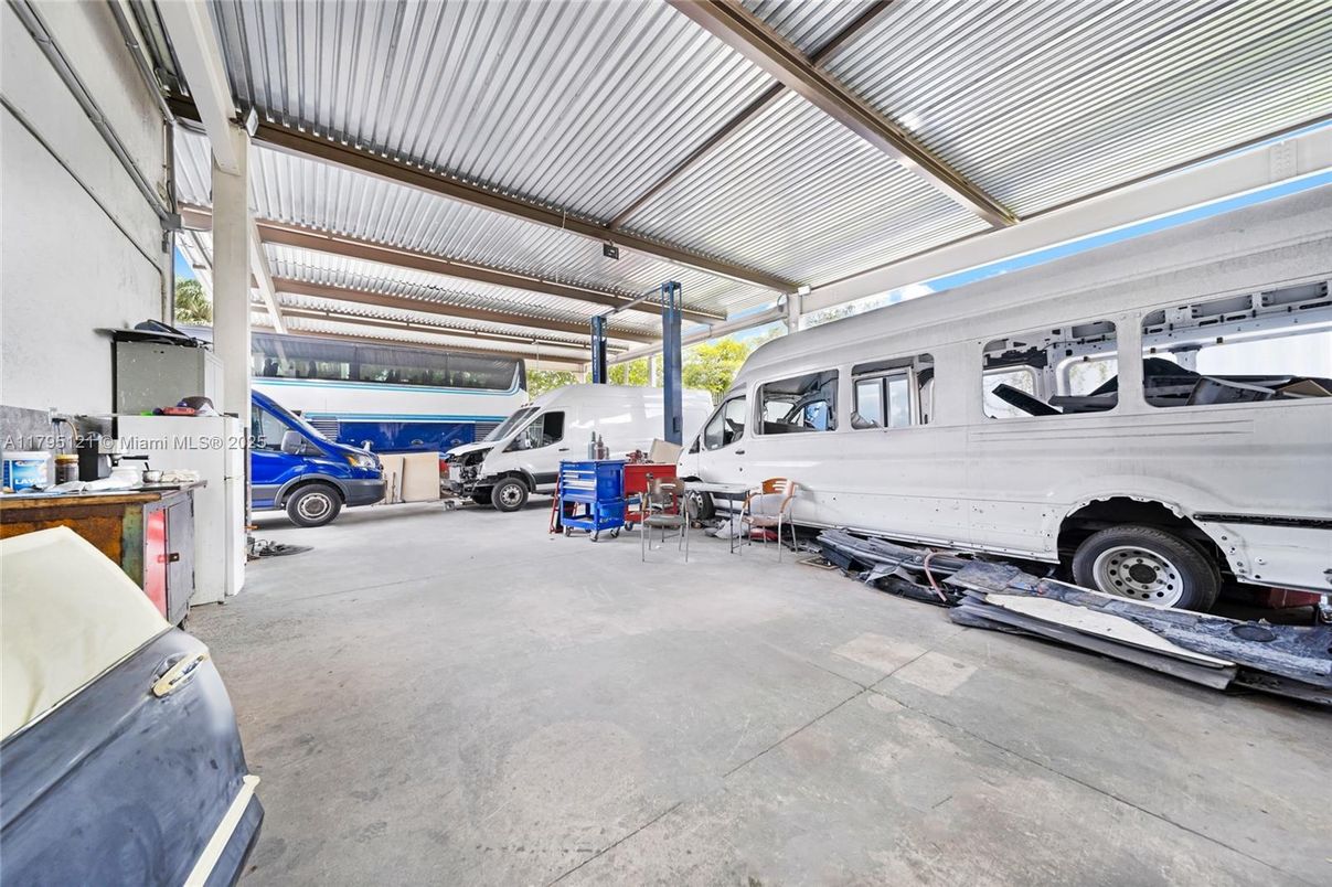 Garage, Interior