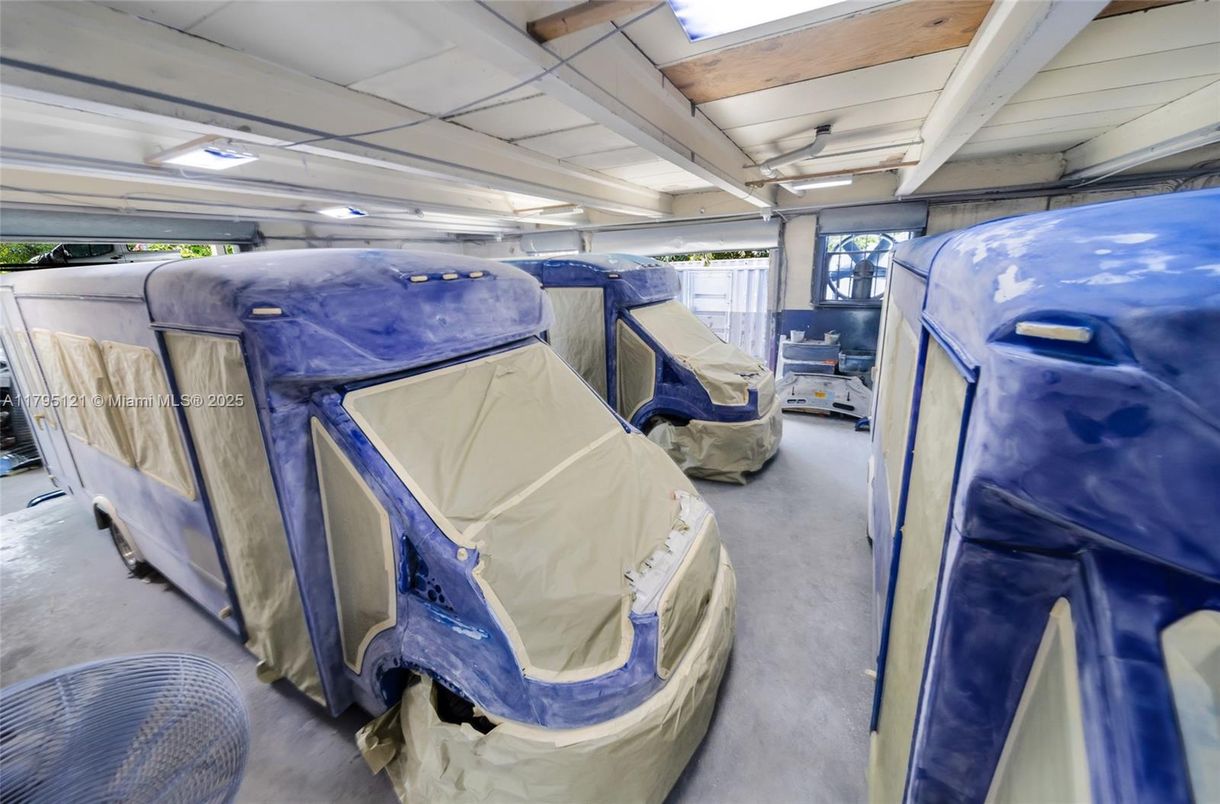 Garage, Interior