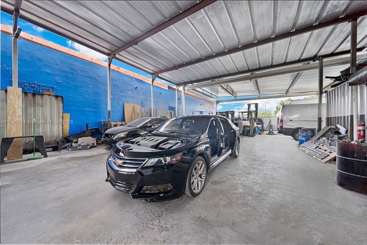 Garage, Interior