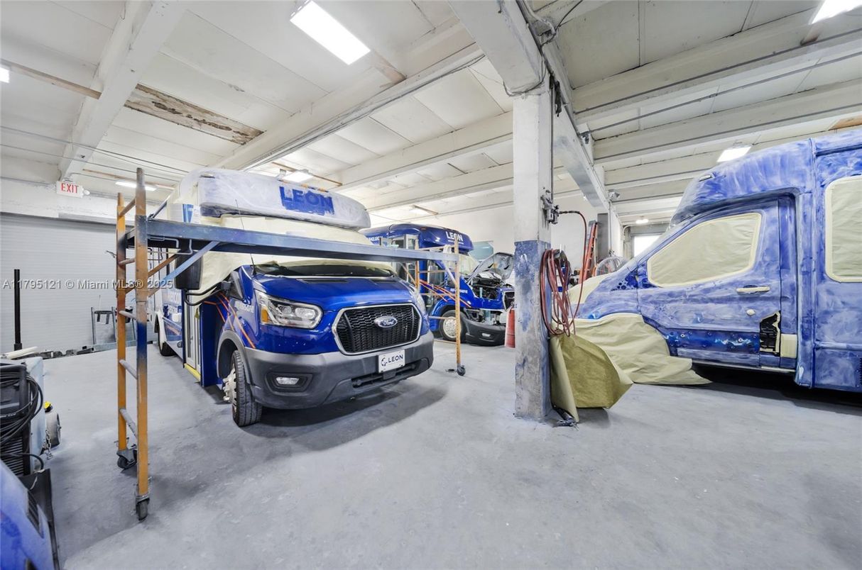 Garage, Interior