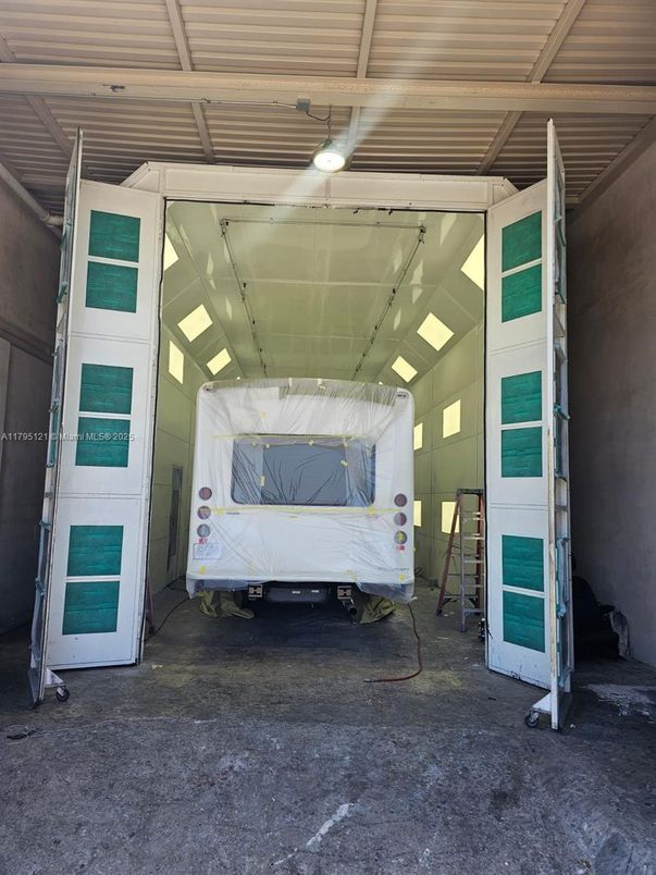 Garage, Interior
