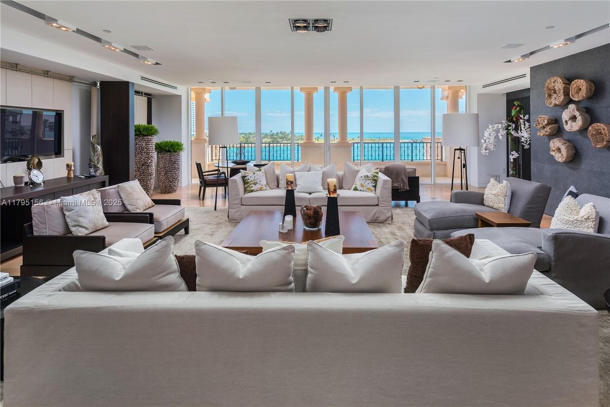 Interior, Living room, Recessed Lighting, Water