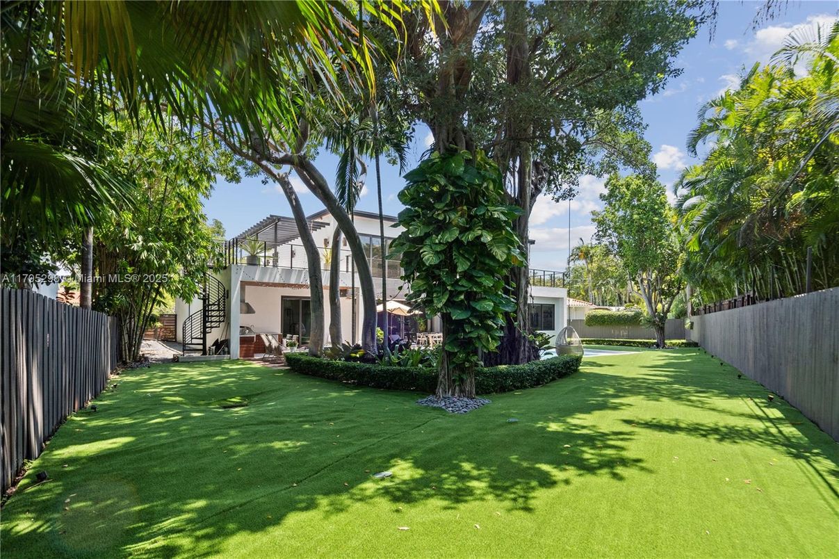 Backyard, Exterior