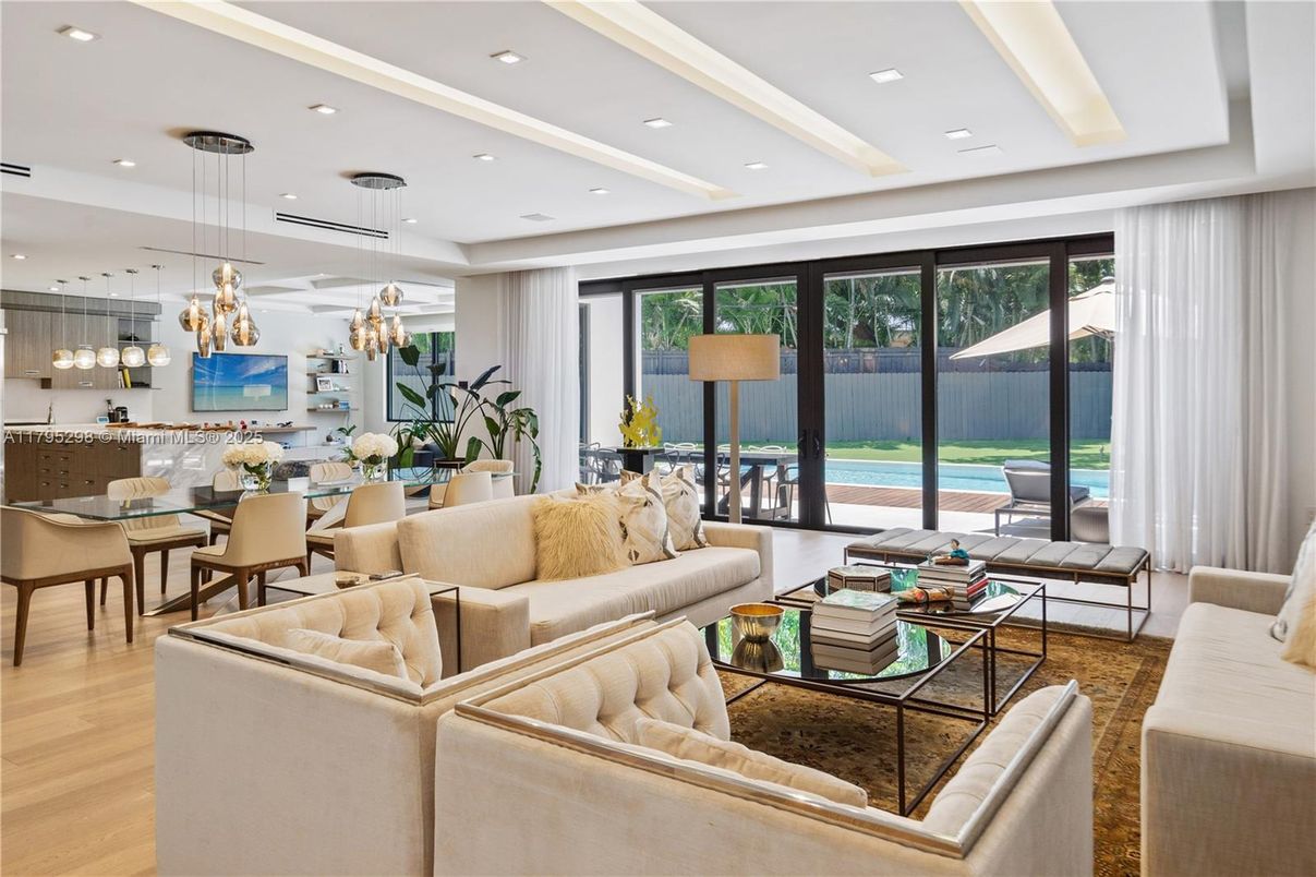Dining room, Interior, Living room, Pendant Lights, Recessed Lighting, Wood Texture Flooring