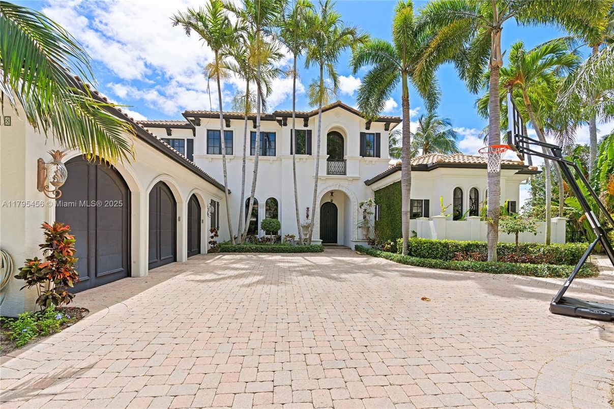 Exterior, Facade, Spanish Mediterranean