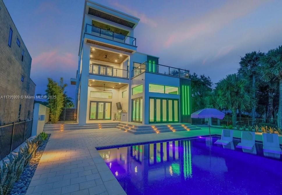 Exterior, Pool