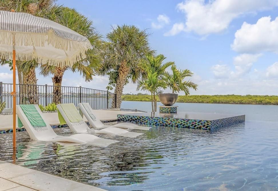 Exterior, Pool, Water