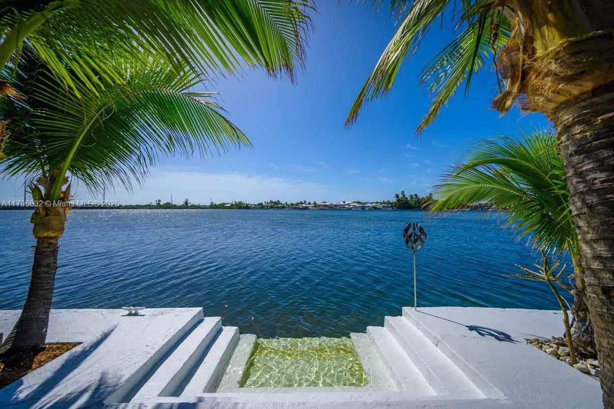 Exterior, Lake