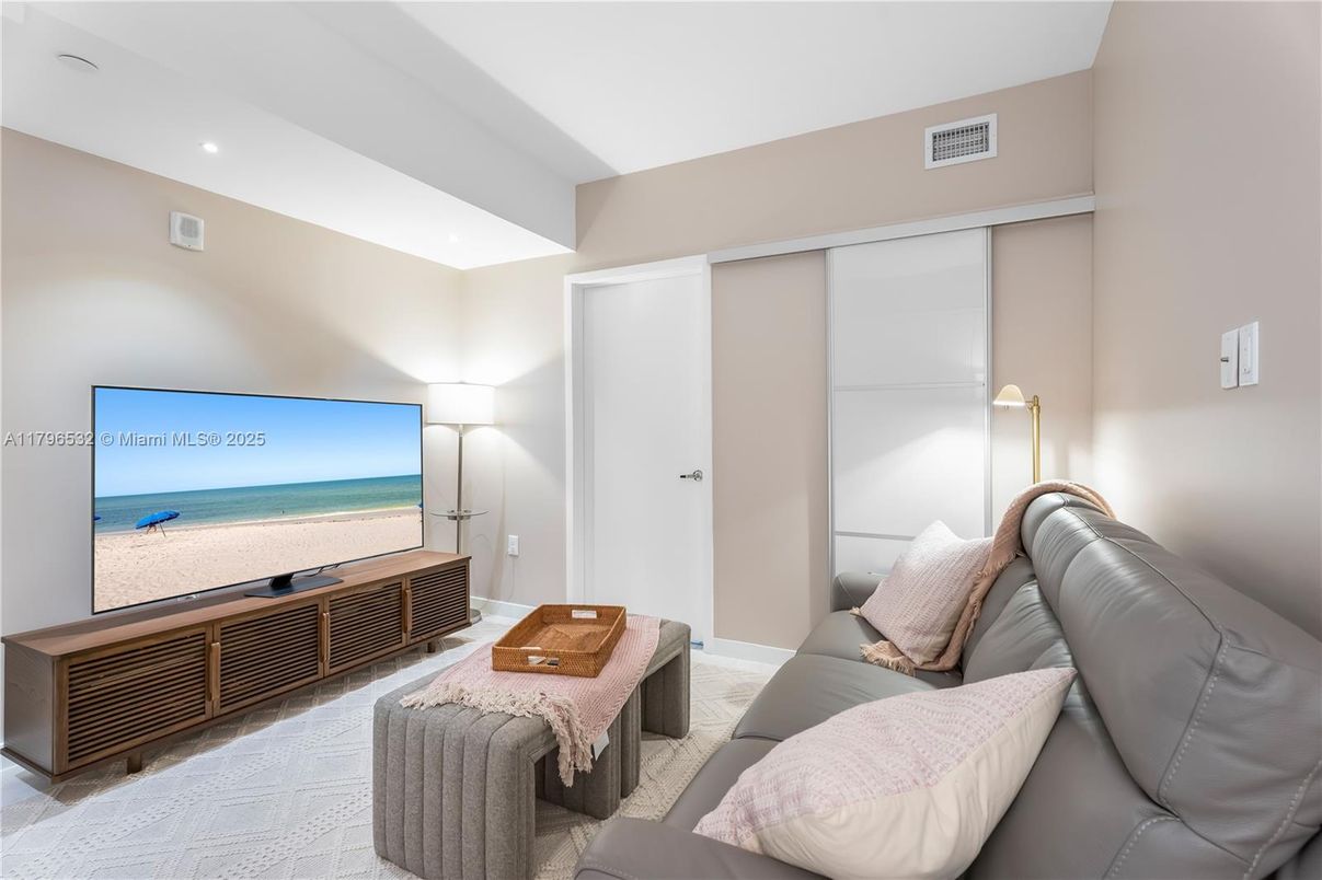 Interior, Living room, Recessed Lighting, Water