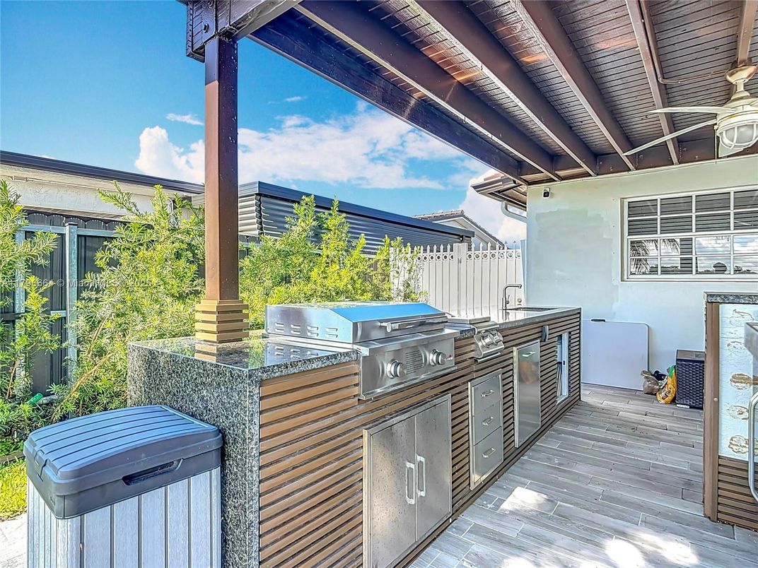 Exterior, Hot Tub