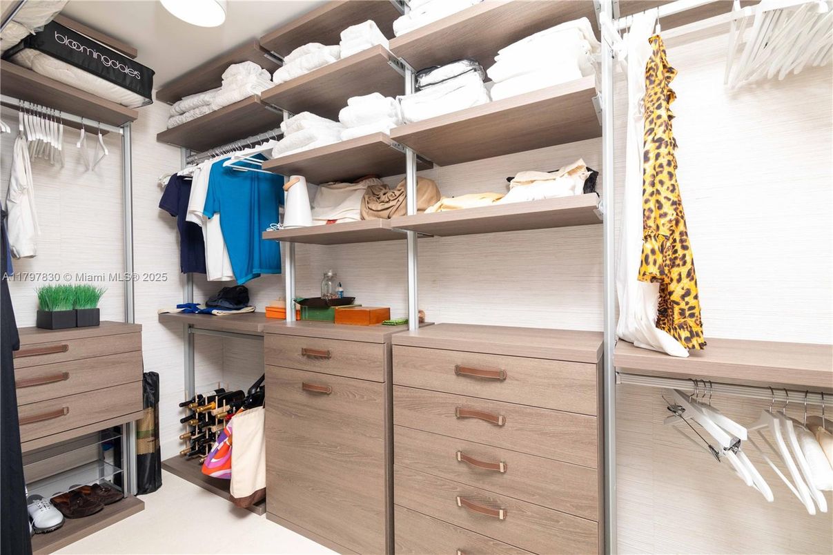 Interior, Walk-in Closets