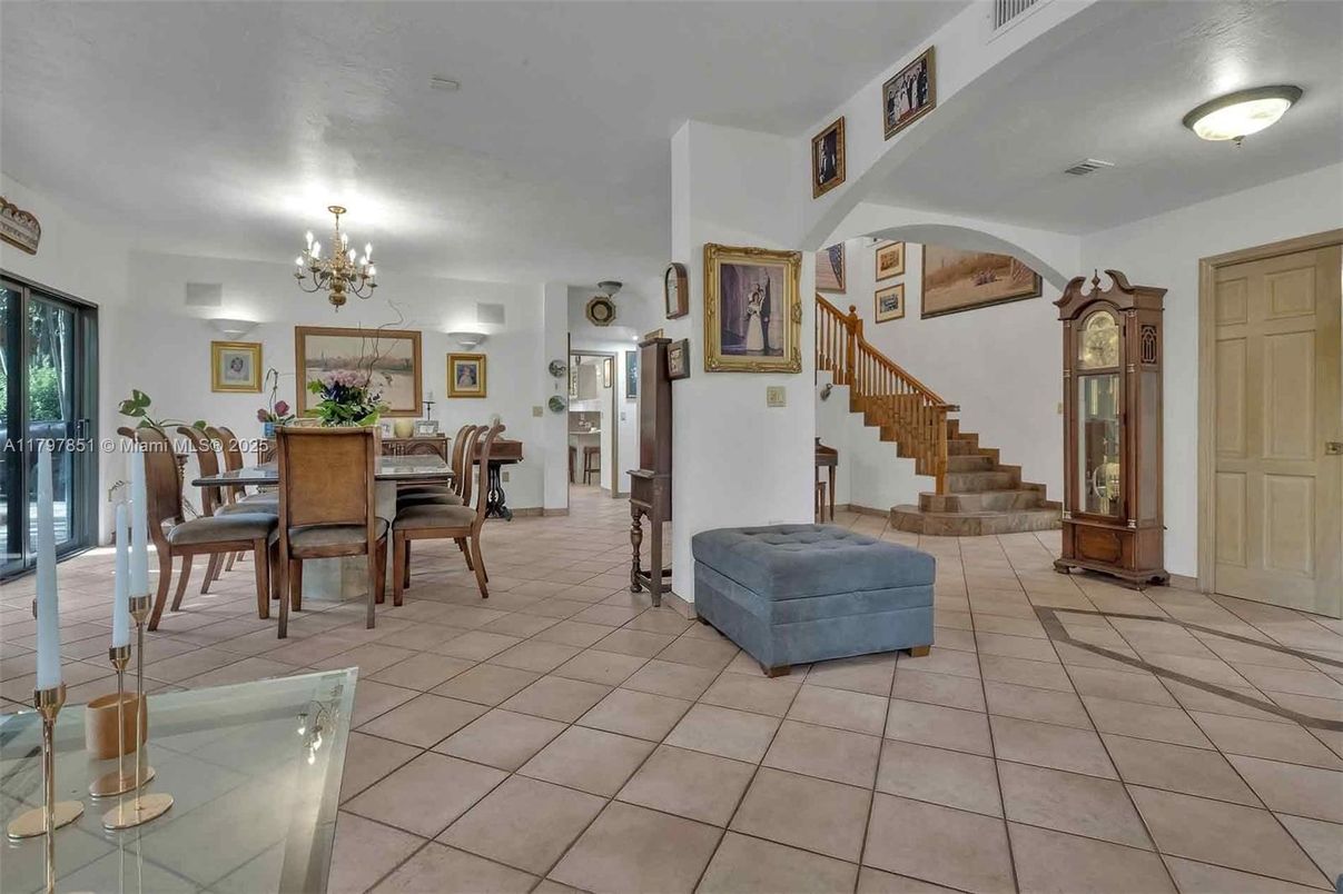Chandelier, Dining room, Interior