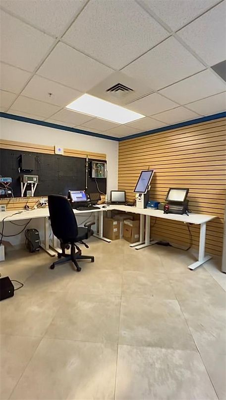 Home Office, Interior