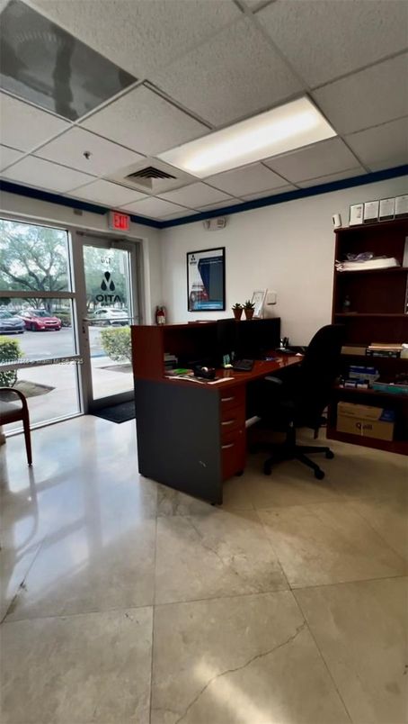 Home Office, Interior