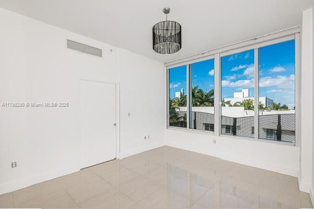 Empty room, Interior, Pendant Lights