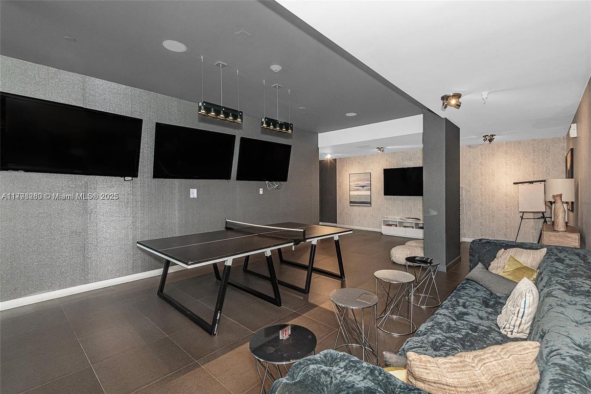 Game Room, Interior, Living room, Pendant Lights, Recessed Lighting