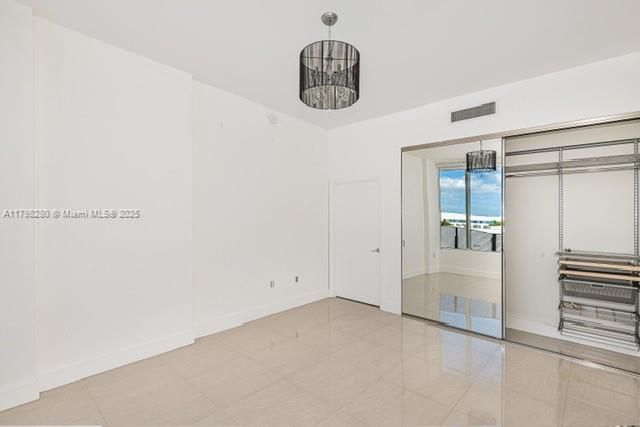 Empty room, Interior, Pendant Lights