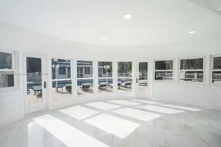 Empty room, Interior, Recessed Lighting, Water