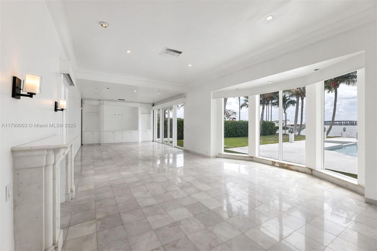 Empty room, Interior, Recessed Lighting, Water