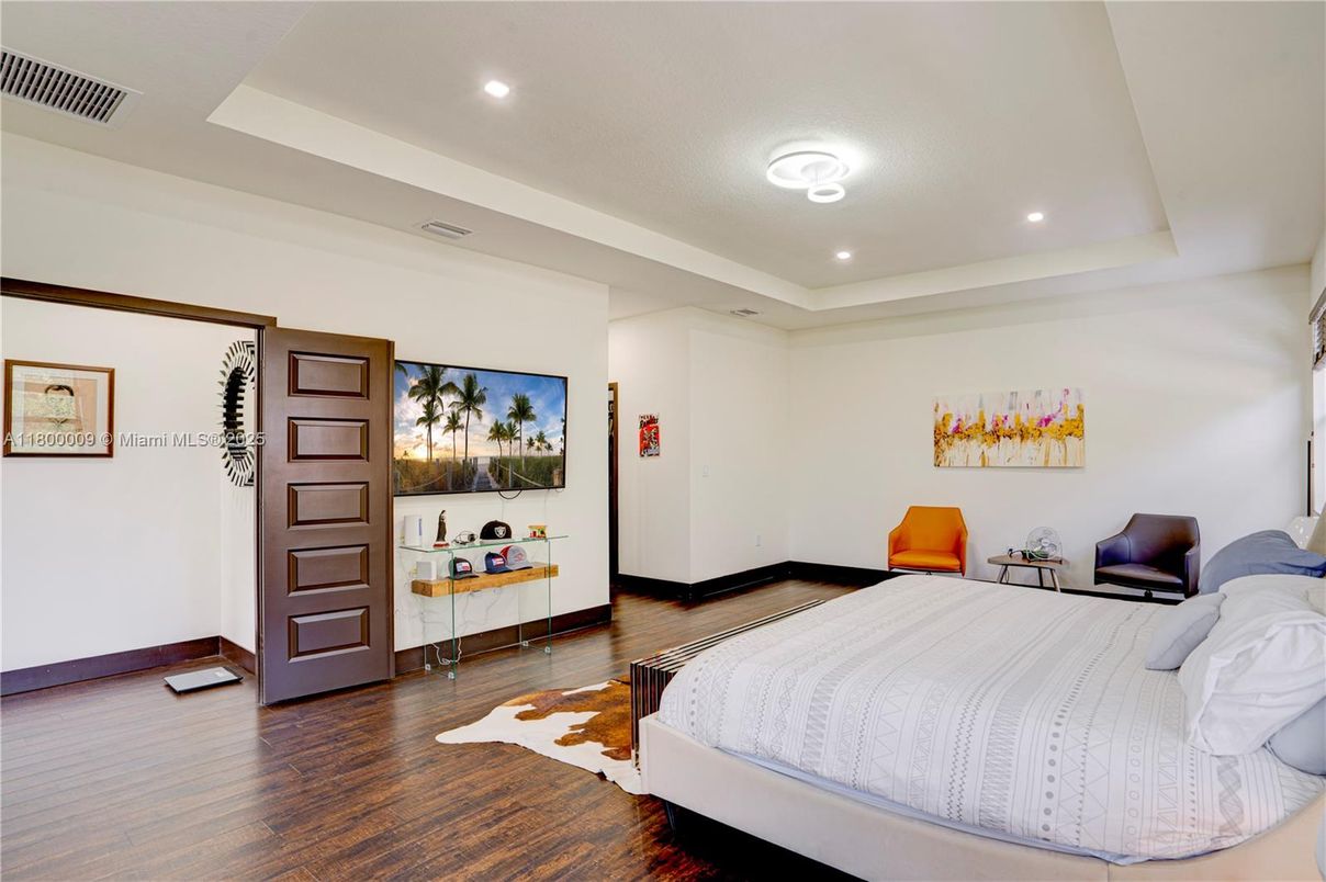 Bedroom, Interior, Recessed Lighting, Wood Texture Flooring