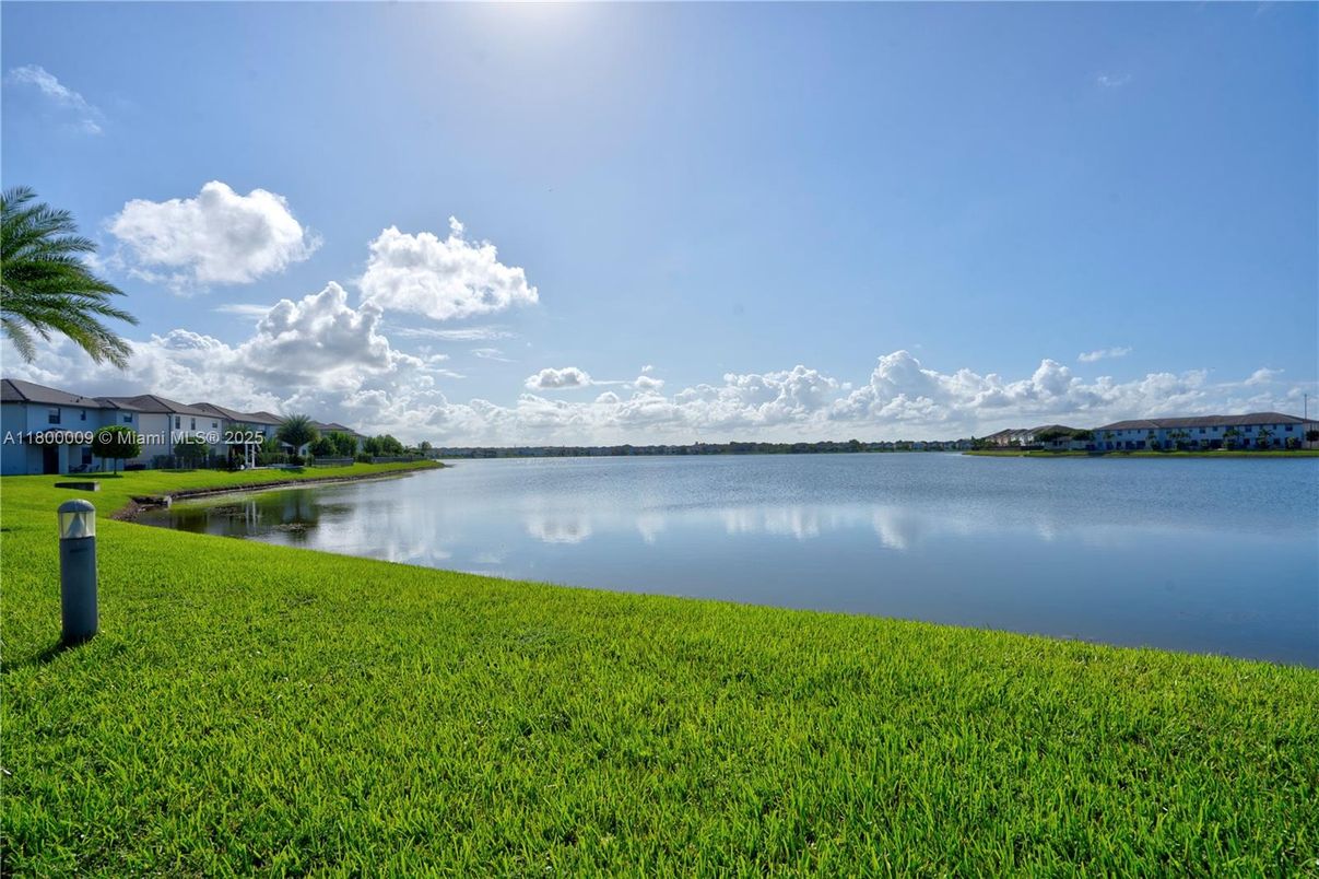 Exterior, Lake