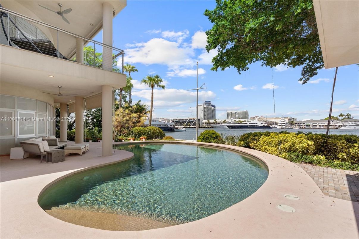 Exterior, Pool, Water