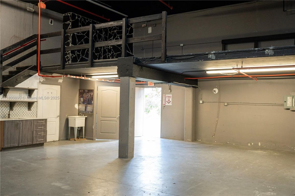 Garage, Interior