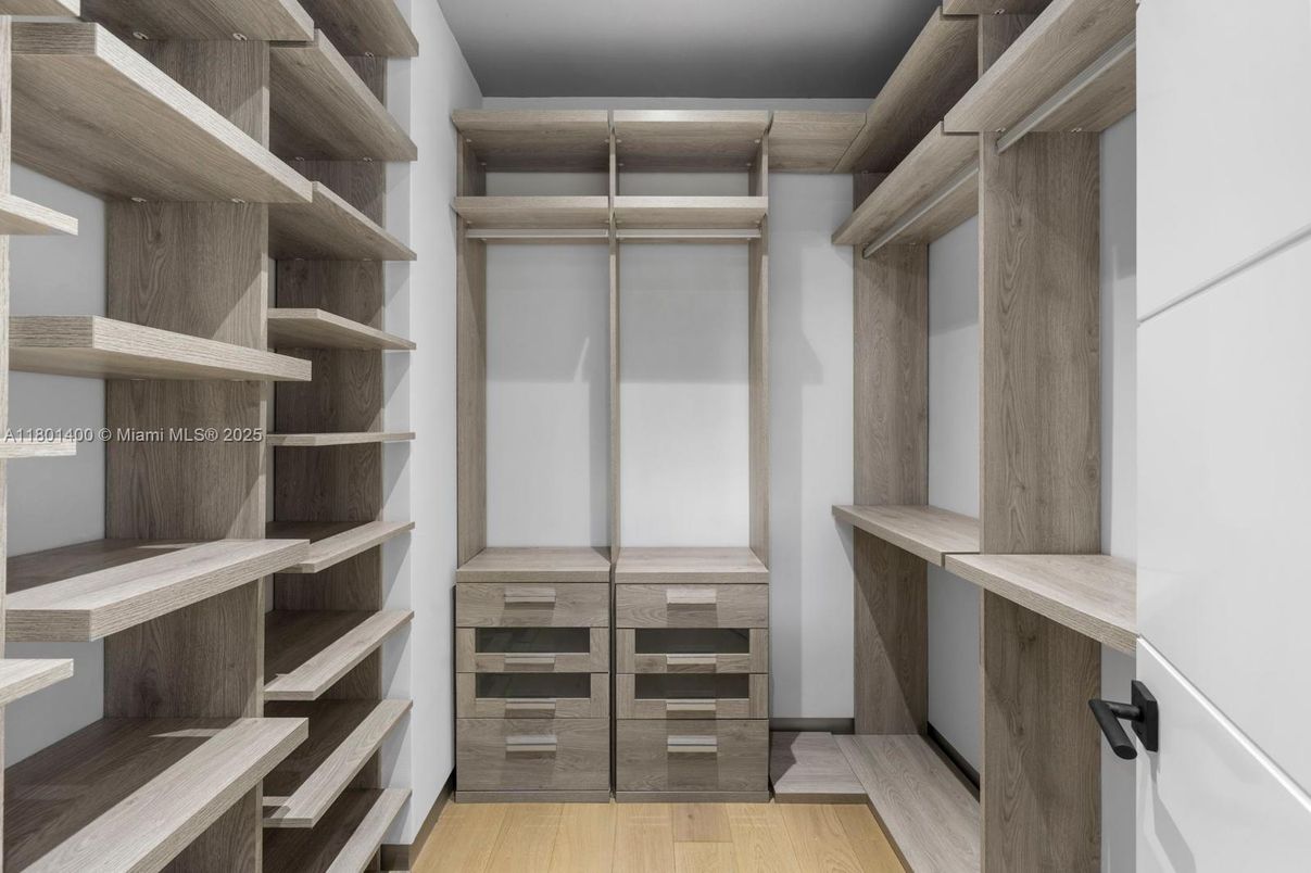 Interior, Walk-in Closets, Wood Texture Flooring