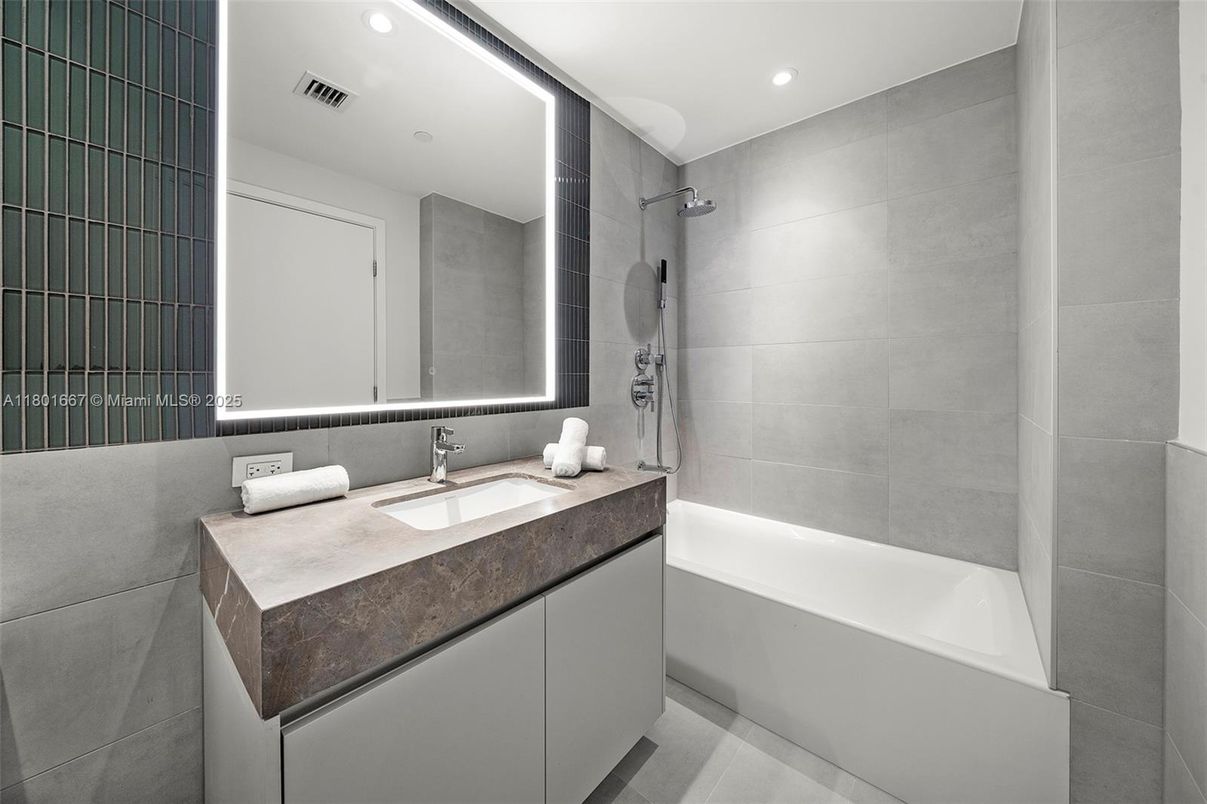 Bathroom, Interior, Recessed Lighting