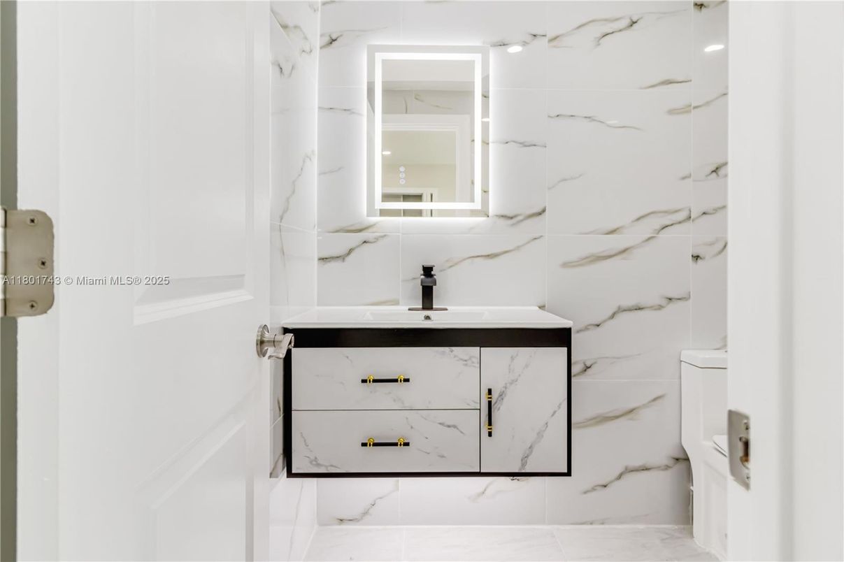 Bathroom, Interior, Marble, Marble Walls