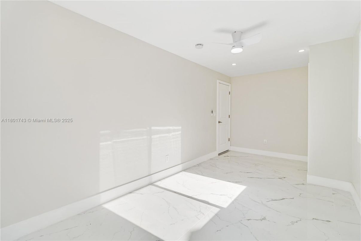 Empty room, Interior, Marble, Recessed Lighting