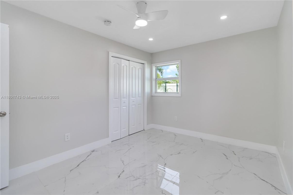 Empty room, Interior, Marble, Recessed Lighting