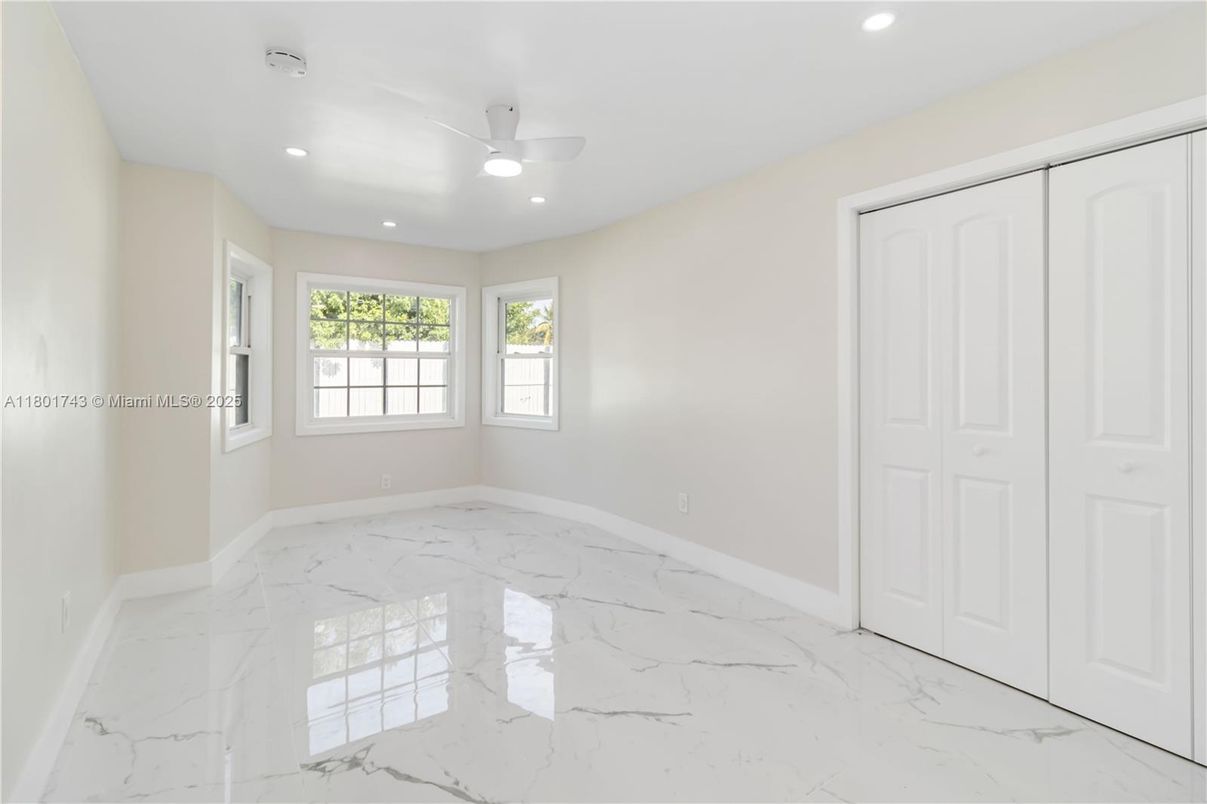 Empty room, Interior, Marble, Recessed Lighting