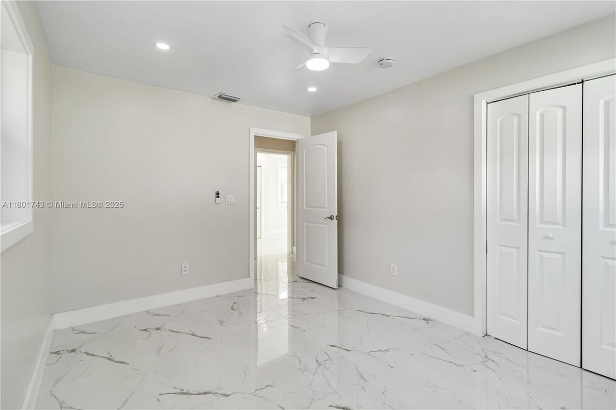 Empty room, Interior, Marble, Recessed Lighting