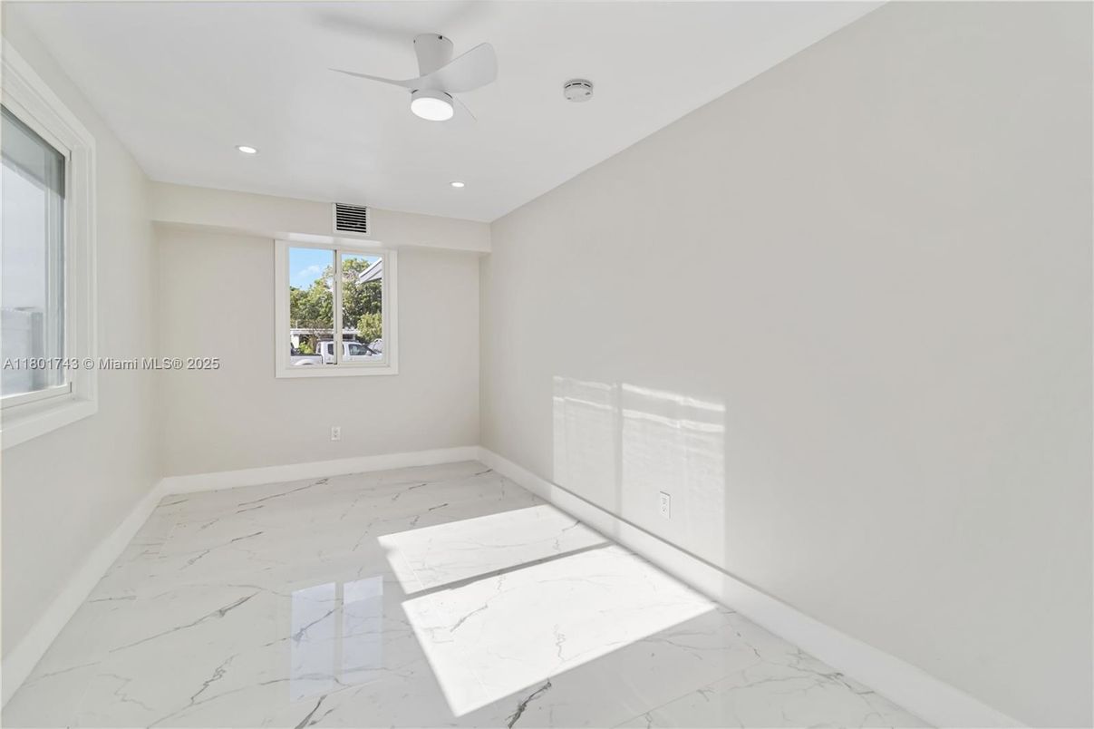 Empty room, Interior, Marble, Recessed Lighting