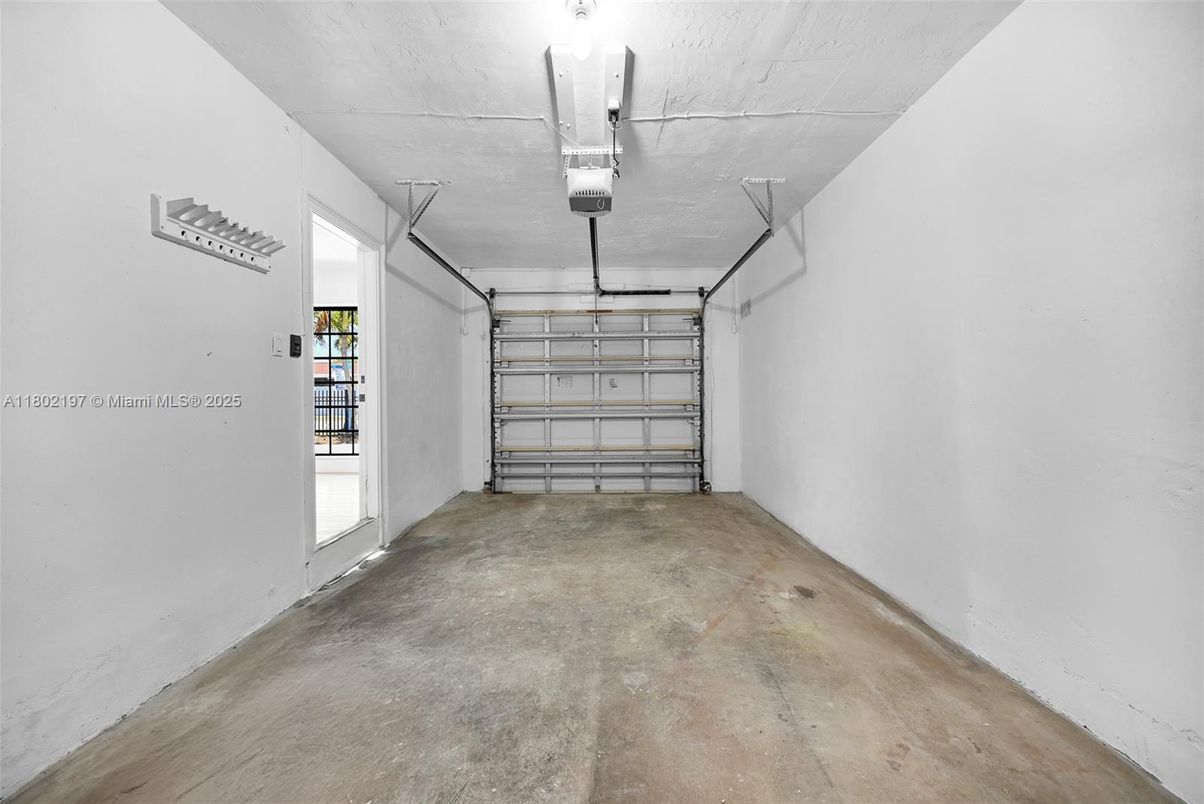 Garage, Interior