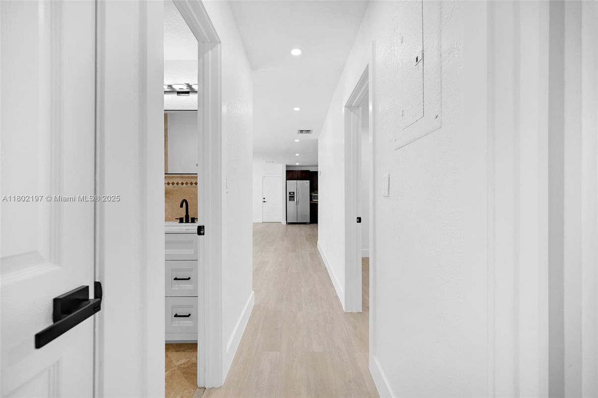 Interior, Recessed Lighting, Wood Texture Flooring
