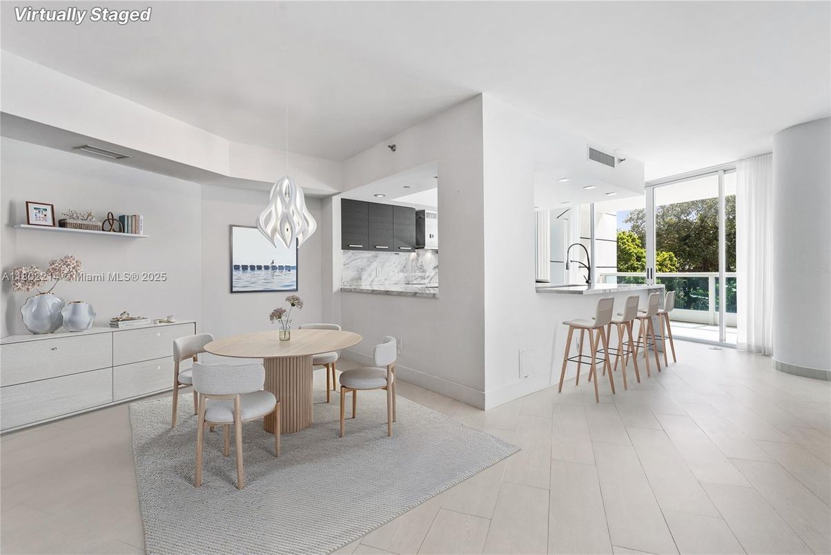 Dining room, Interior, Kitchen, Pendant Lights, Recessed Lighting, Wood Texture Flooring