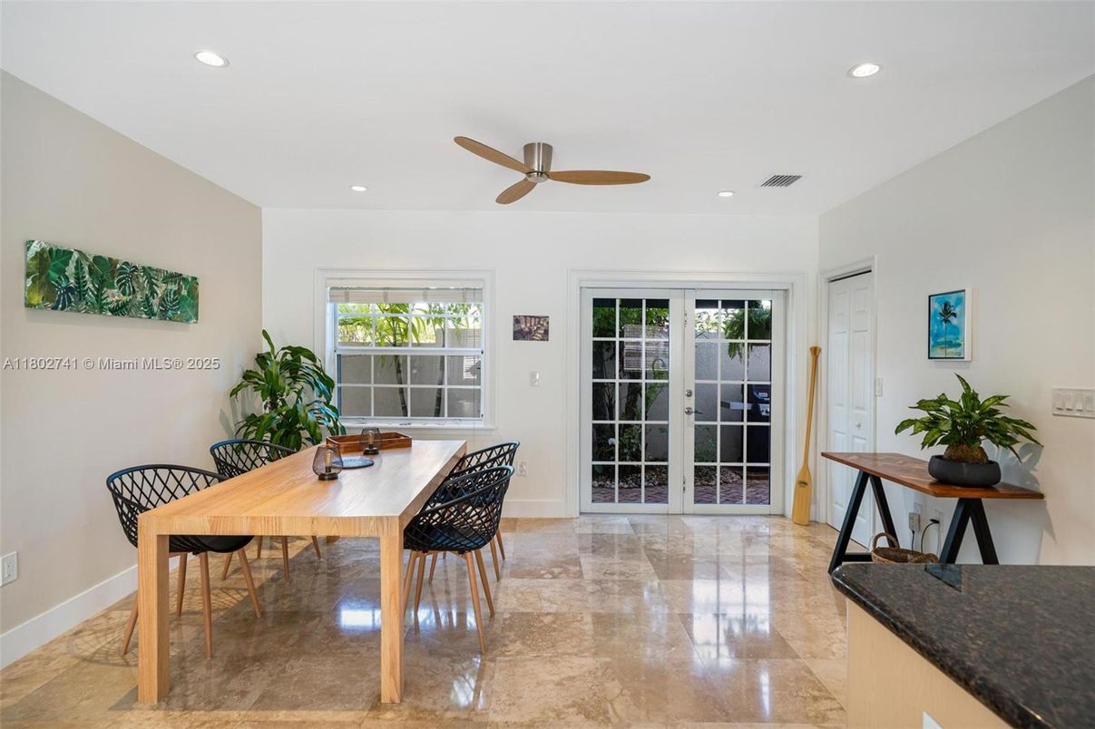 Dining room, Interior, Recessed Lighting