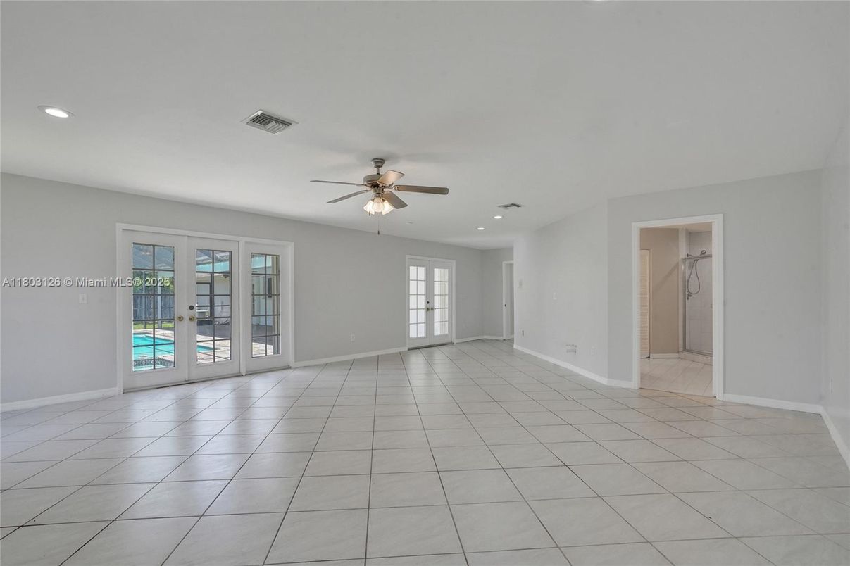 Empty room, Interior, Recessed Lighting