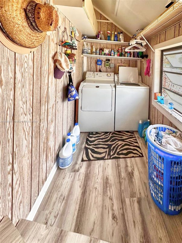 Interior, Washer, Wood Texture Flooring