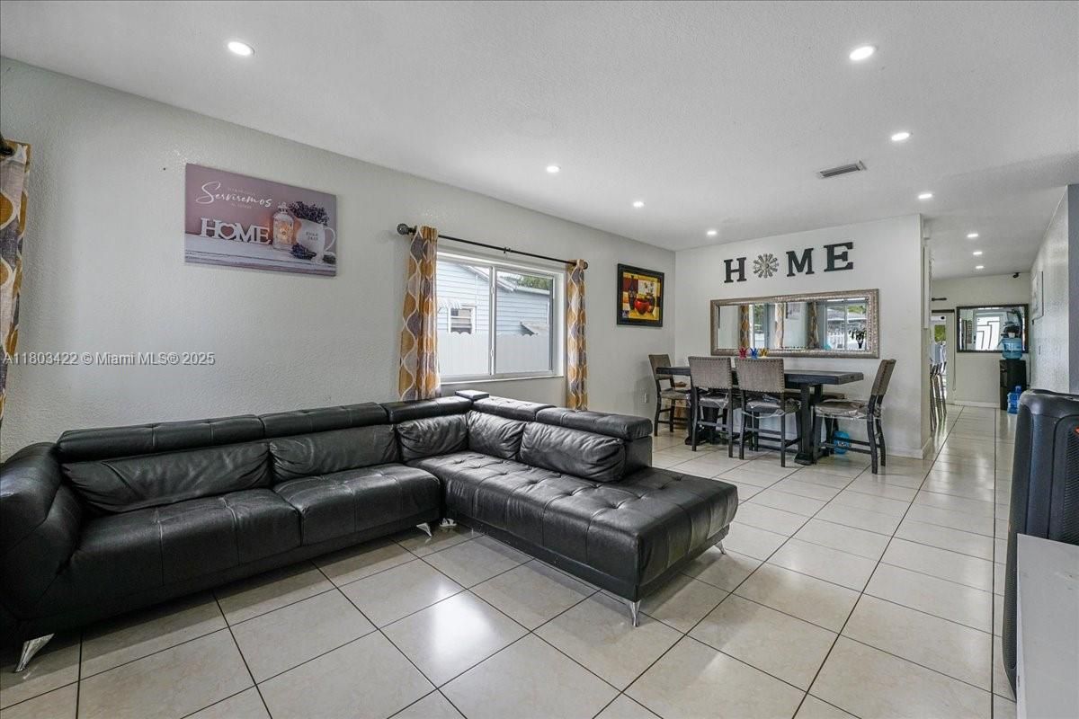 Dining room, Interior, Living room, Recessed Lighting